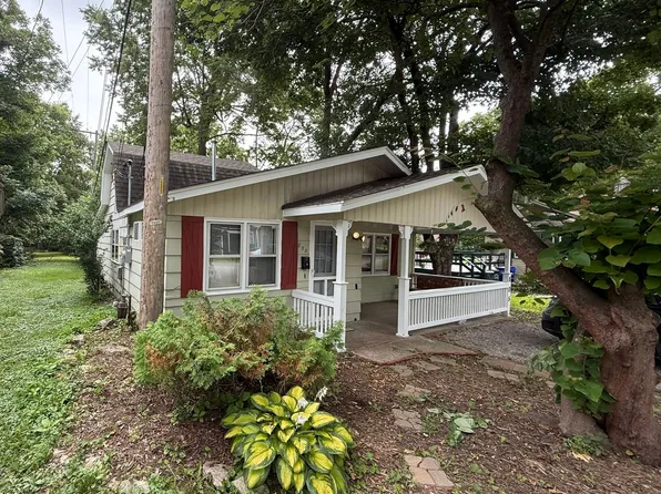805 Rhodes Ave, Grandview, MO 64030
