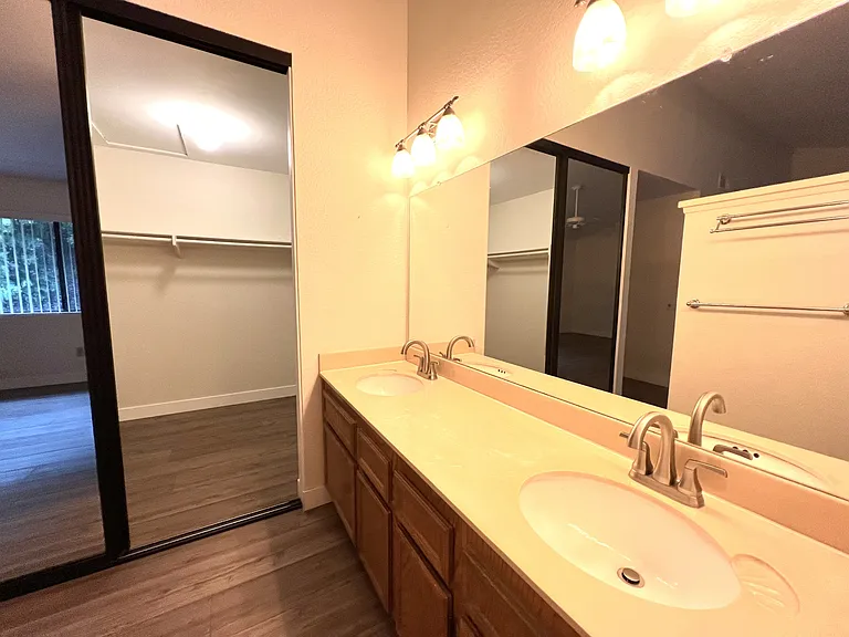 375 Windjammer Cir — Photo 3