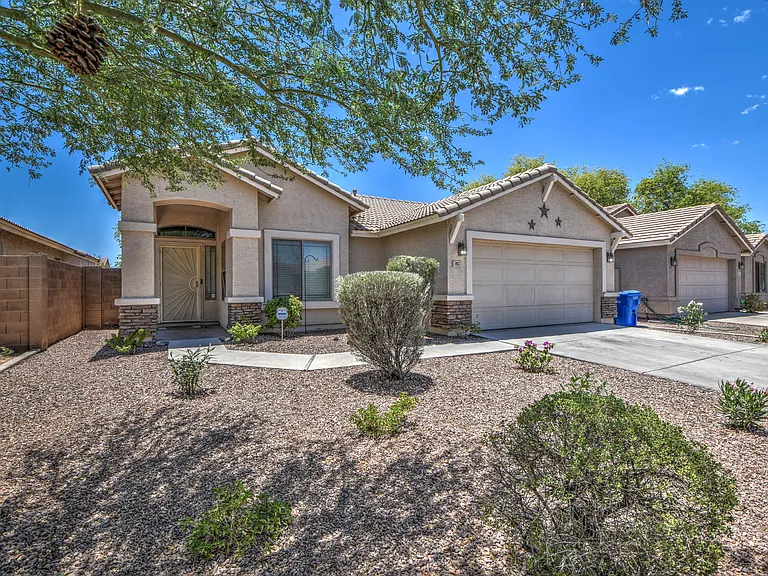 4937 W Nancy Ln — Photo 2
