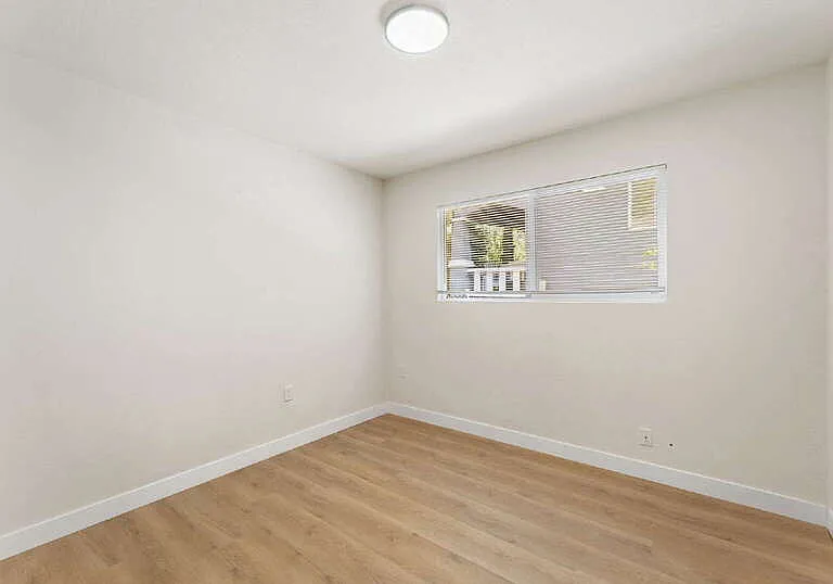 327 22nd St — Photo 15