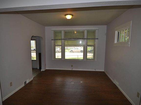 5th image of 485 Edmund Ave