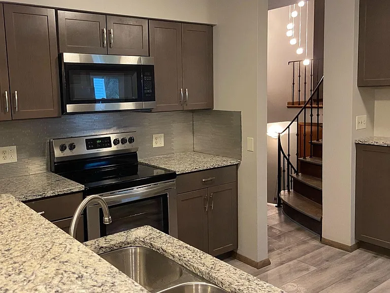 890 Damon Dr — Photo 8