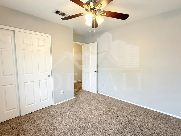 805 S Esmeralda — Photo 19