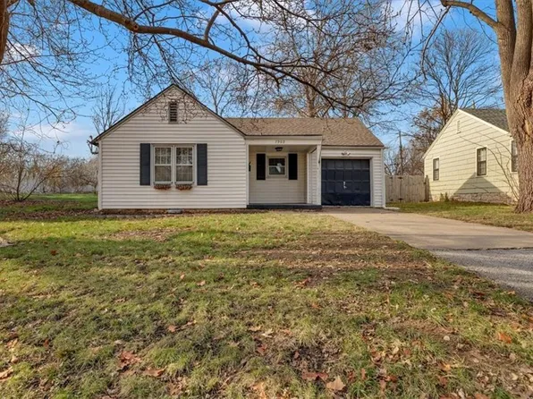 7902 Madison Ave, Kansas City, MO 64114