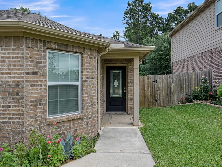7527 Fettle Ln — Photo 2
