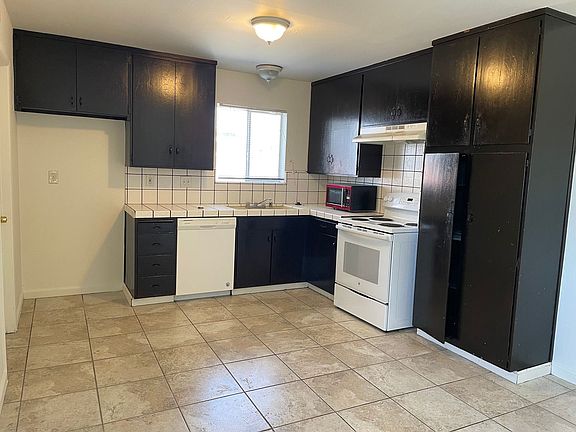 2nd image of 4617 Livingston Way