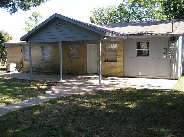 2nd image of 1901 Landa Dr