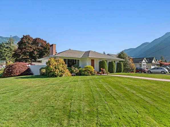 571 4th Ave, Hope, BC V0X 1L0