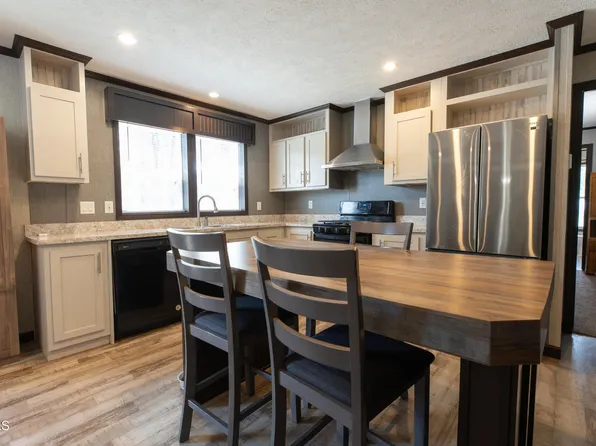 101 Northwest Dr, Bismarck, ND 58504