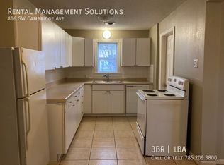 816 SW Cambridge Ave, Topeka, KS 66606