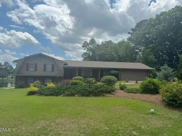 200 Edgewater Dr, Broadway, NC 27505