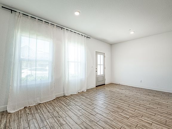 3rd image of 293 Huntington Ave S