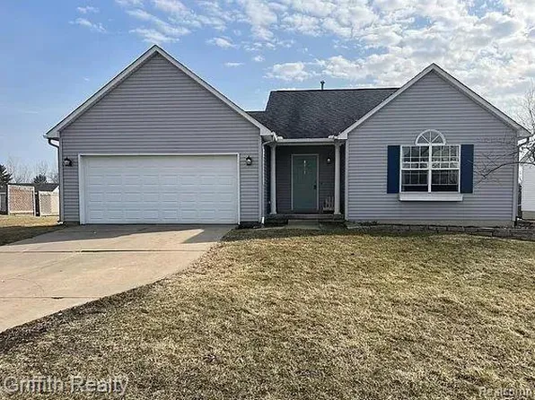 8091 Majestic Blvd, Fowlerville, MI 48836