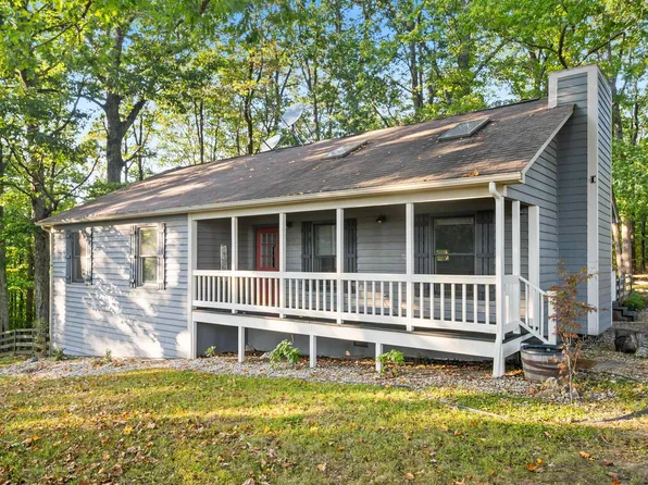 7601 Bending Oak Dr, Catawba, VA 24070