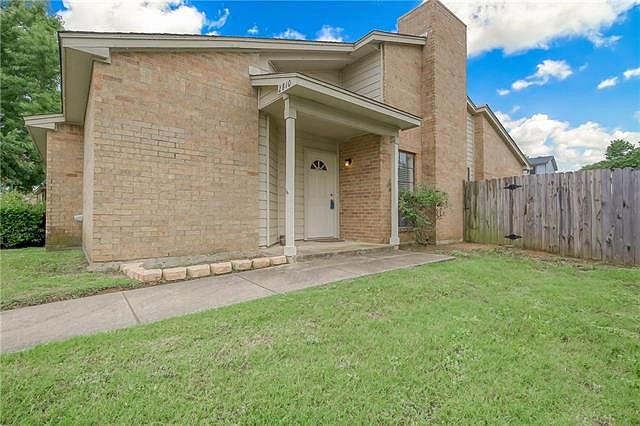 1st image of 2810 Meadow Park Dr