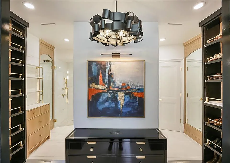 2575 Peachtree Rd NE #7G