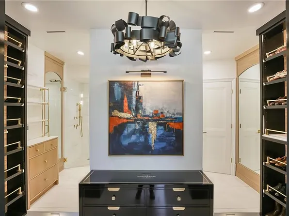 2575 Peachtree Rd NE APT 7G, Atlanta, GA 30305