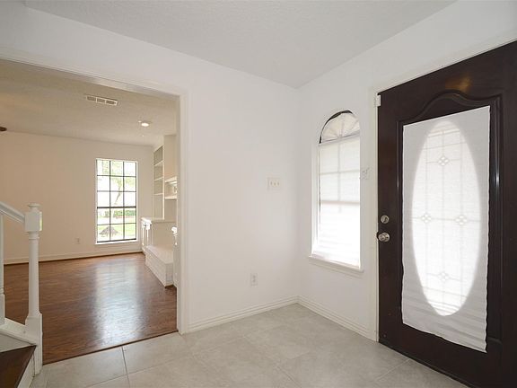 3rd image of 2902 Skypark Dr