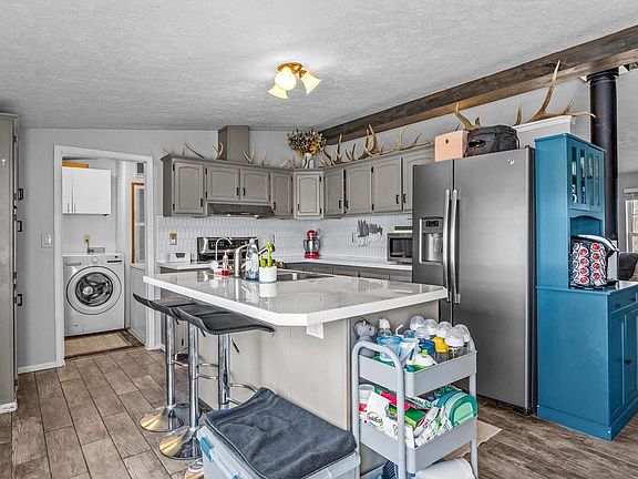 3rd image of 403 6600th Rd