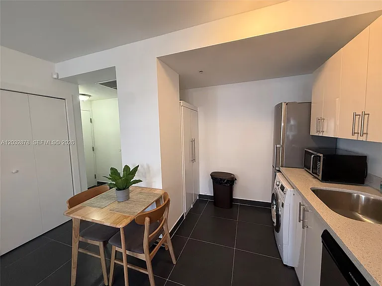 1600 Euclid Ave #102 — Photo 7