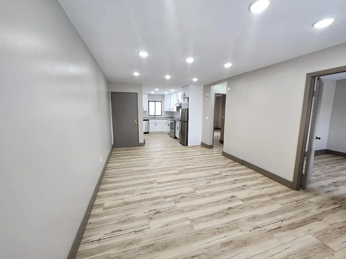 2 bed, 700 sqft, $1,750 — Photo 3
