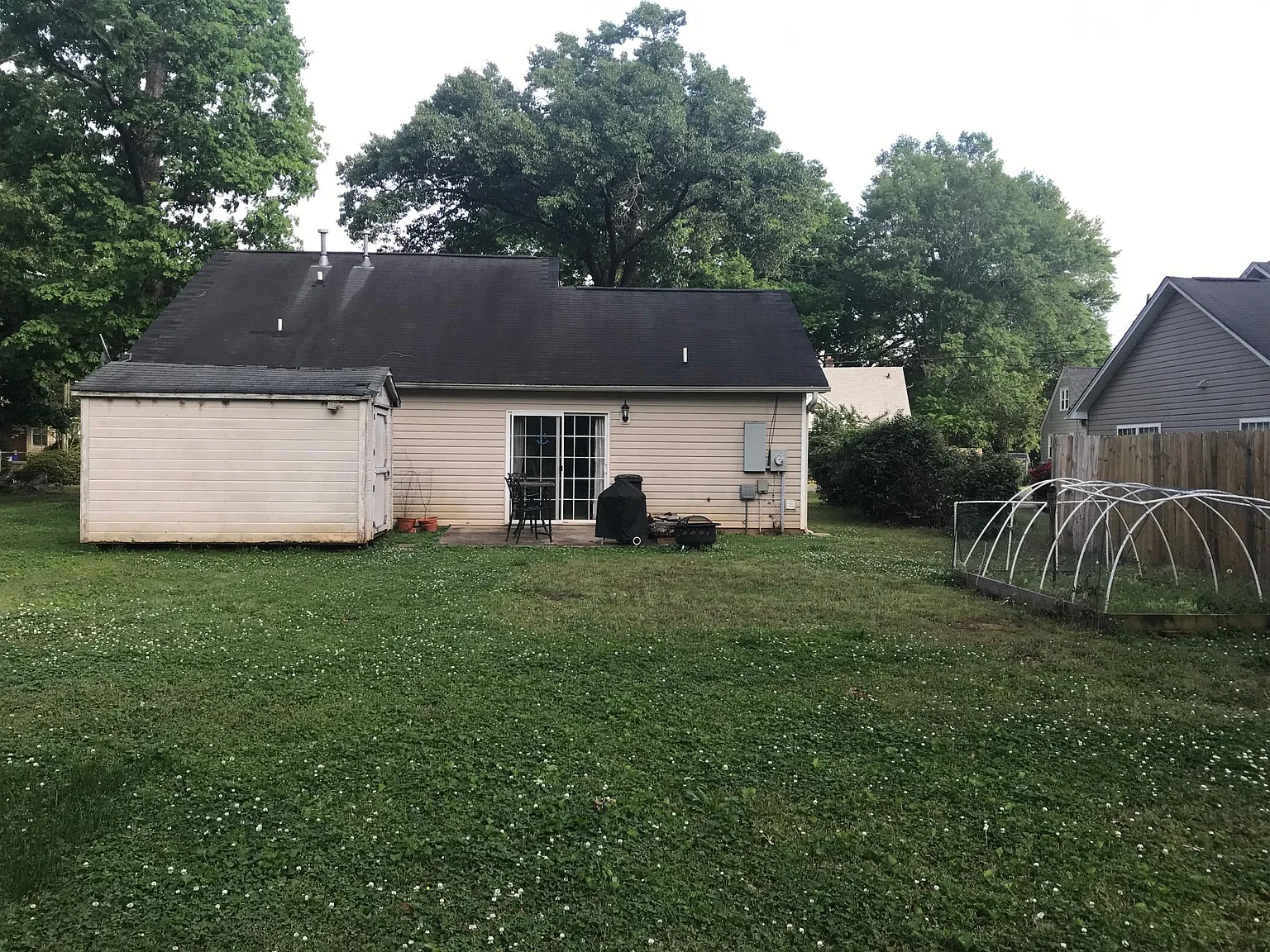 3 bed, 1100 sqft, $1,695 — Photo 2