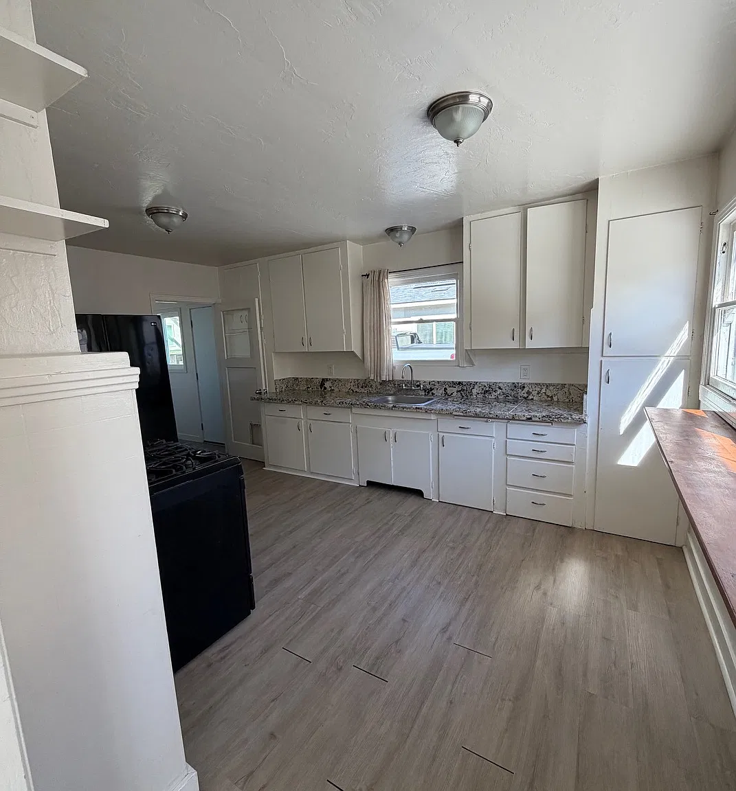 554 Foothill — Photo 3