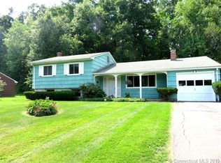 17 Jeffrey Ln, Bloomfield, CT 06002