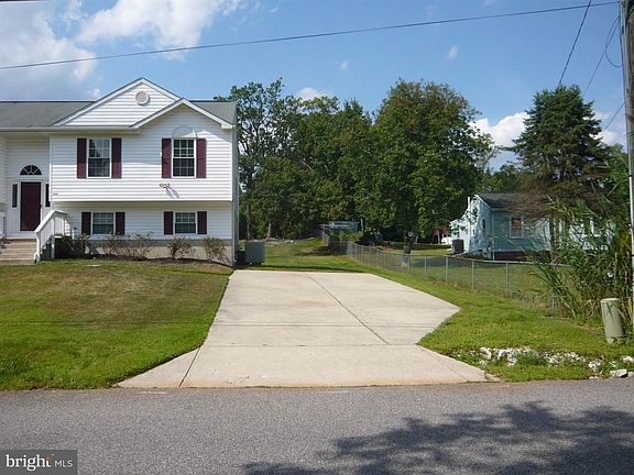 2nd image of 1854 Cedar Dr