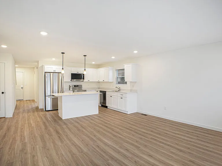 1910 Constantine Ct — Photo 5