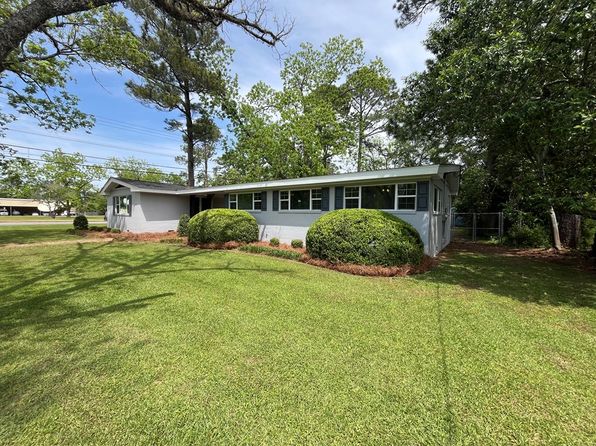2410 Greenwood Dr, Albany, GA 31707