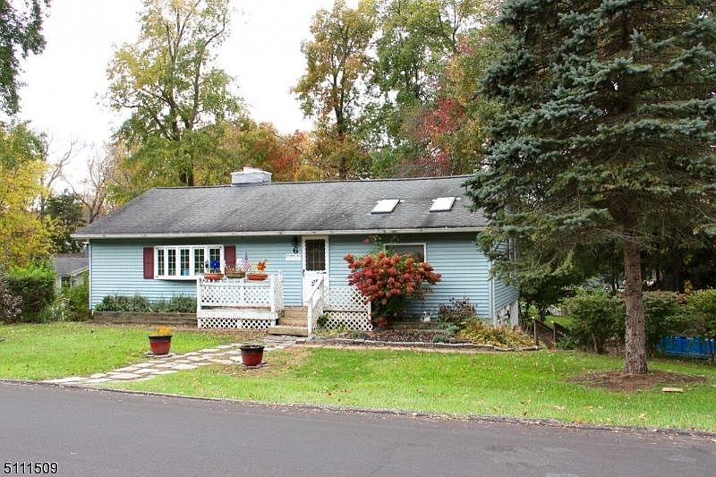 1st image of 6 Cottonwood Ct