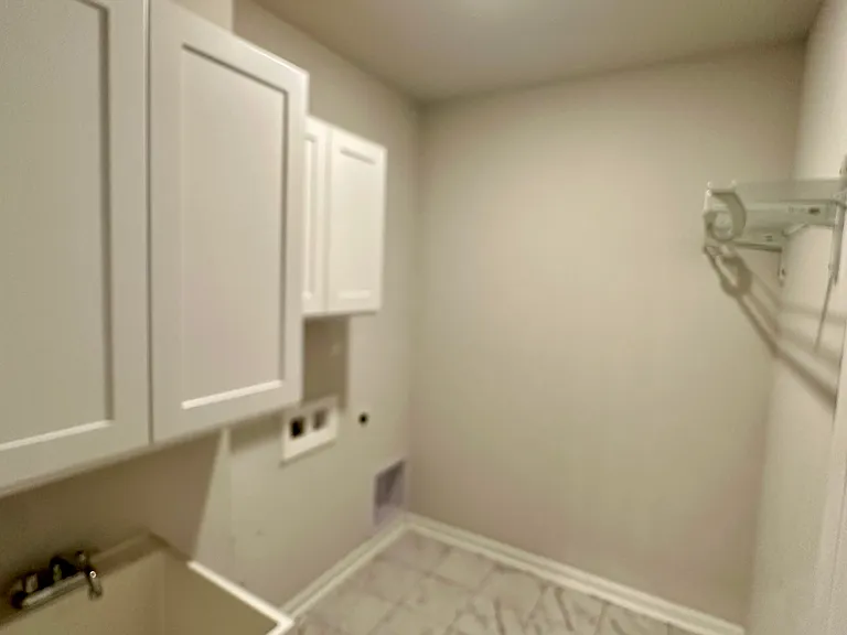 304 Greymoor Ln — Photo 11