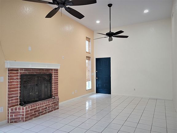 4th image of 803 NE 17th Ct