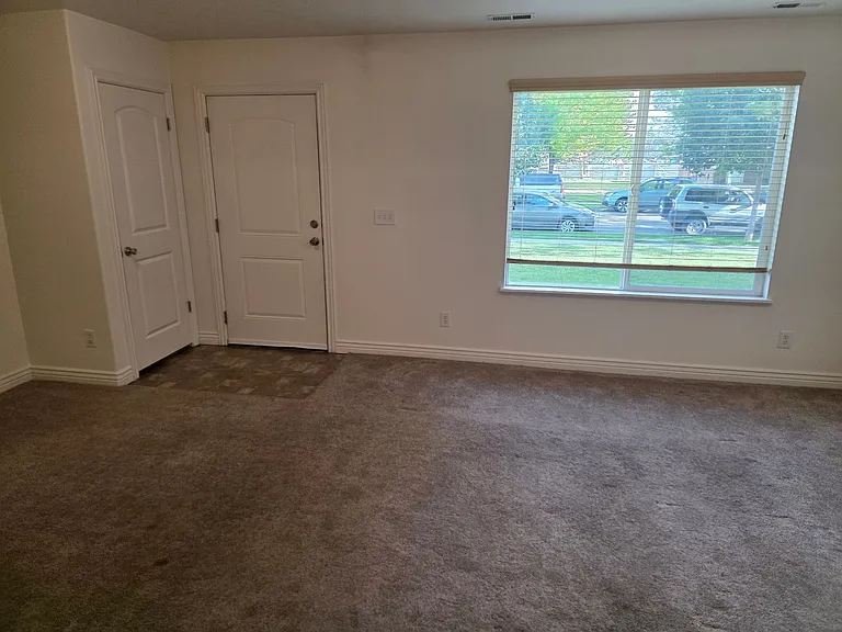 482 E 475 N — Photo 11