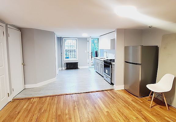 2nd image of 478A Lafayette Ave #1