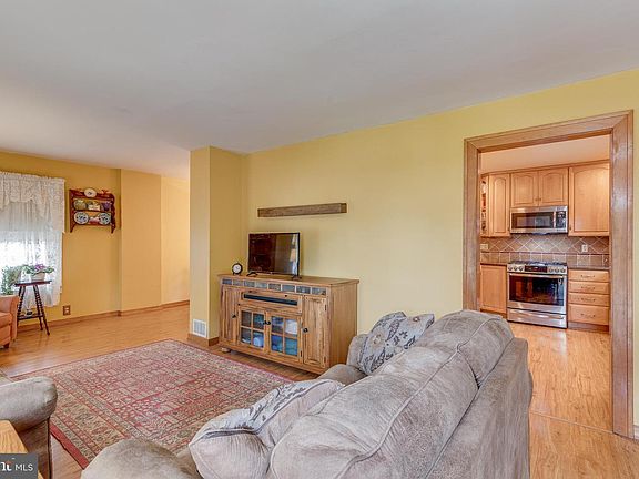 5th image of 57 Grandview Ave