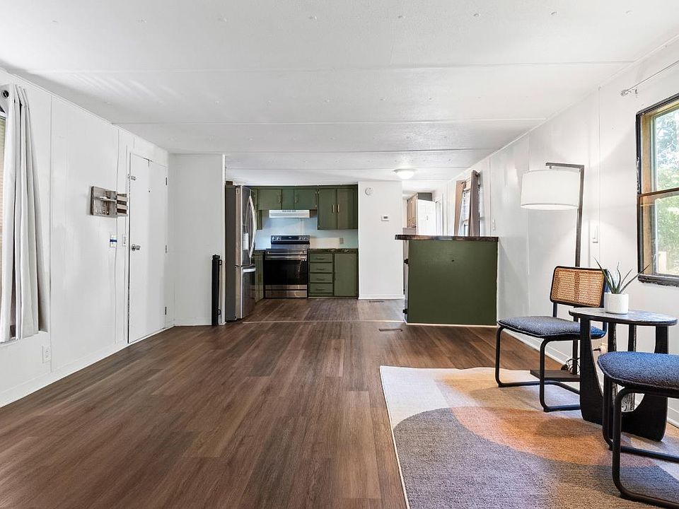 4th image of 131 Regal Ct