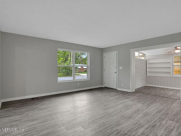 4th image of 3220 HOLLYBERRY Lane