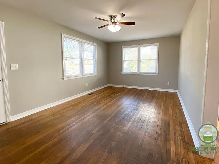25 Crystal Ave — Photo 2
