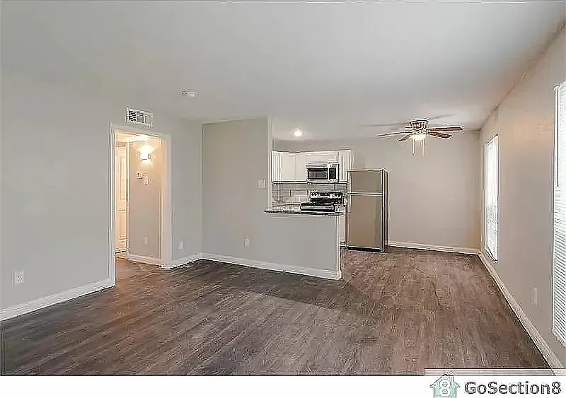 2 bed, 800 sqft, $1,500 — Photo 2