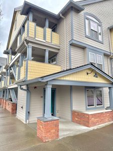 9837 NE Irving St APT 301, Portland, OR, 97220