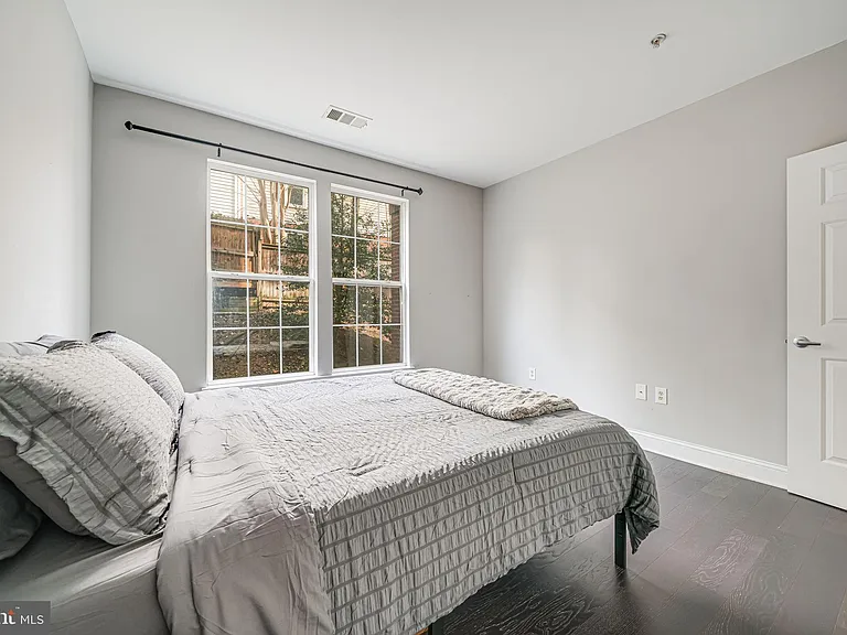 801 S Greenbrier St #113 — Photo 17