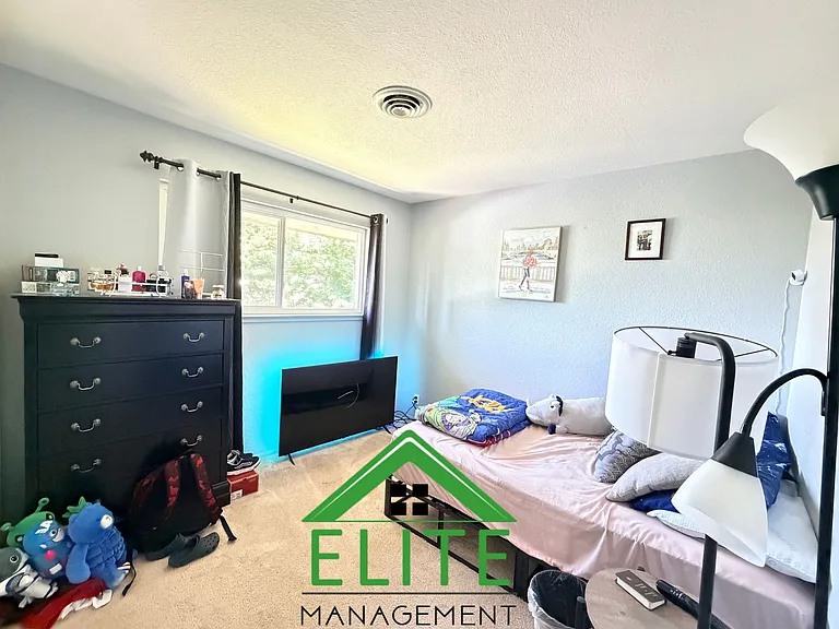 6701 Hillglen Way — Photo 13