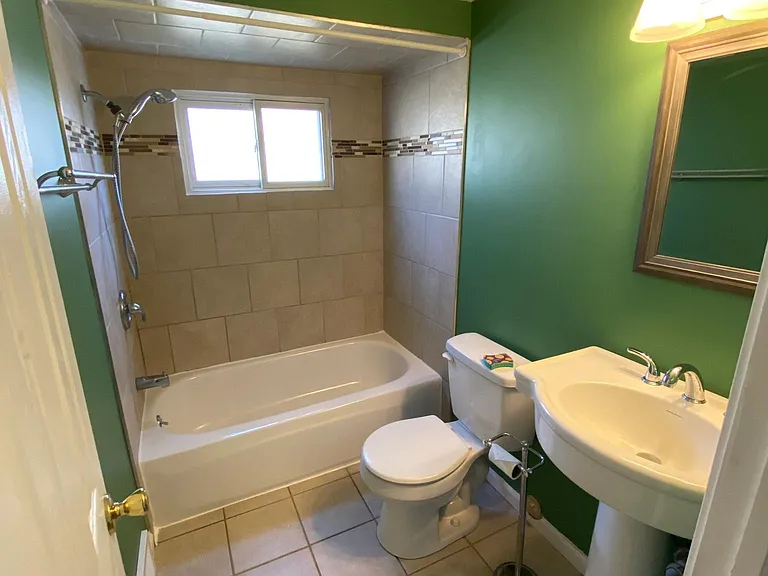 21674 Roosevelt Ave — Photo 5