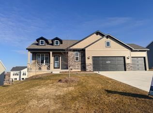 7525 Ridgeline Dr, Zeeland, MI 49464