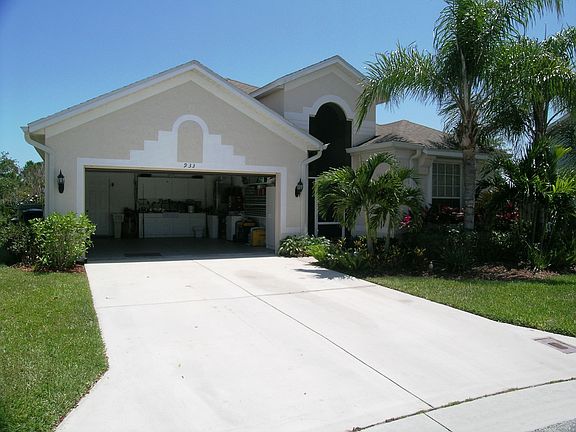 2nd image of 933 NW Waterlily Pl