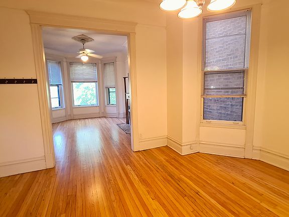 4th image of 833 W Newport Ave #3