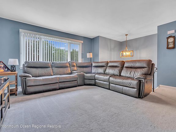 4th image of 151 Country Club Blvd