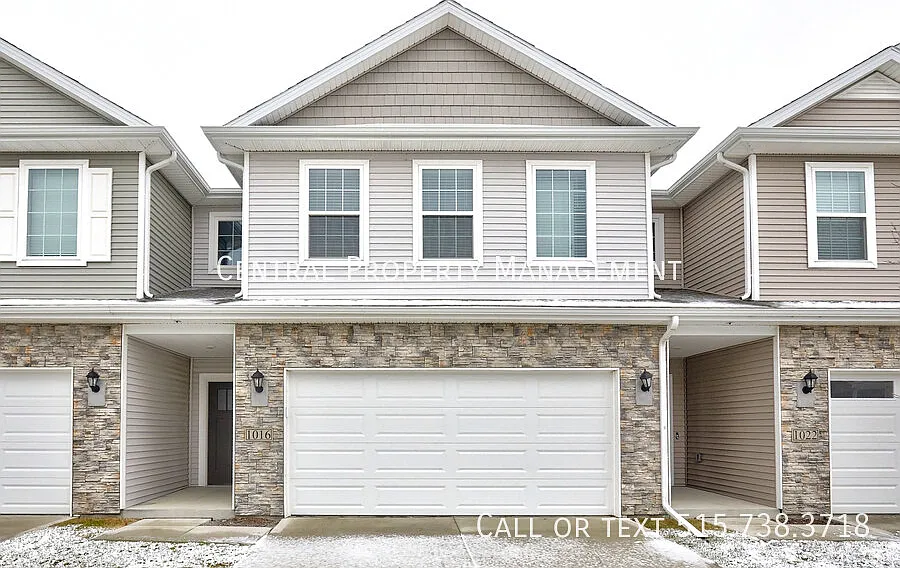 3 Bedroom 2 1/2 Bathroom Townhome in Waukee — Photo 2